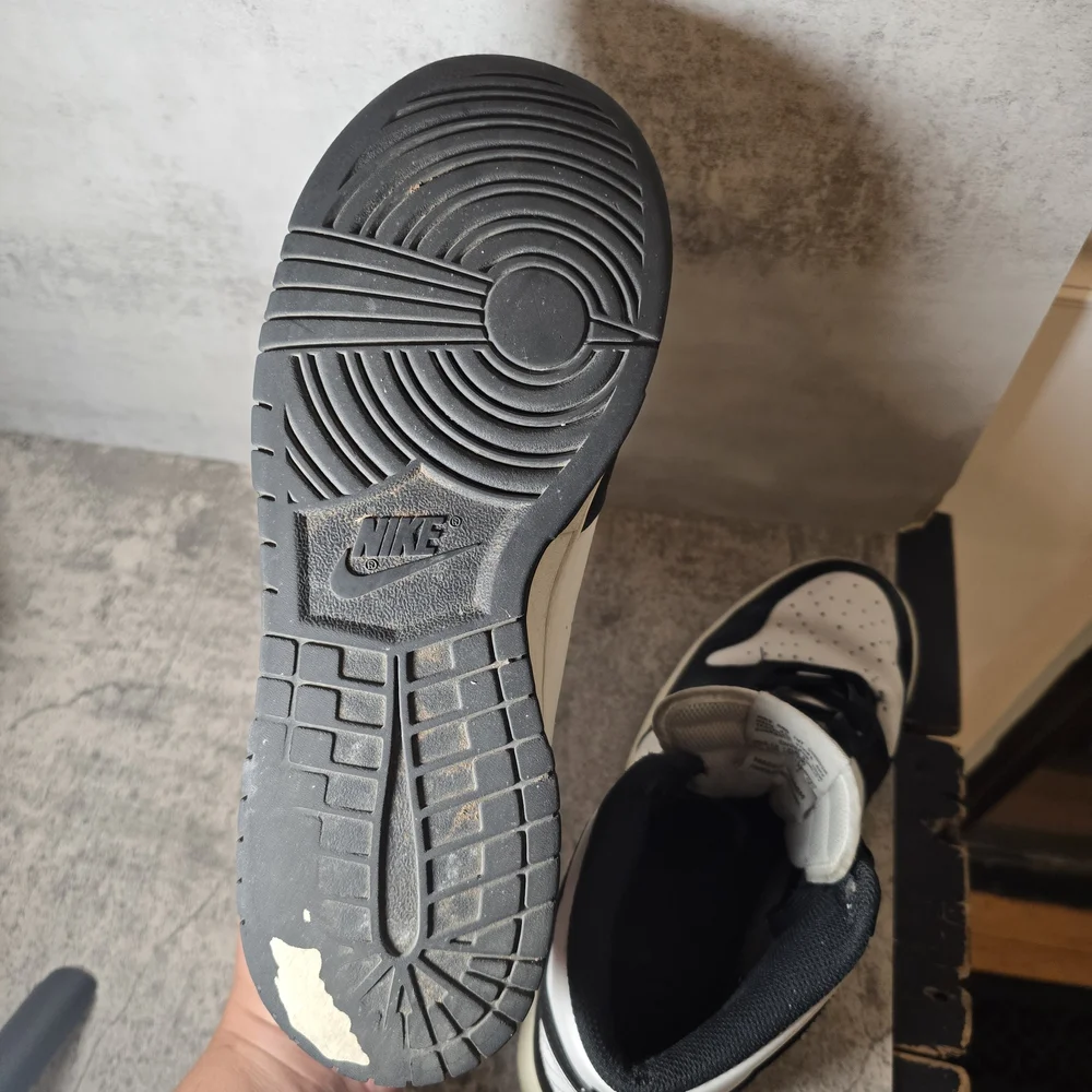 Nike Men's Black and White High-Top Sneakers